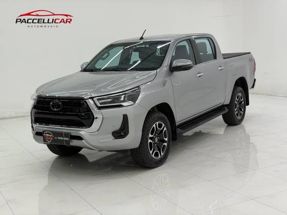 TOYOTA HILUX 2.8 D-4D TURBO DIESEL CD SRX 4X4 AUTOMÁTICO TOYOTA HILUX 2.8 D-4D TURBO DIESEL CD SRX 4X4 AUTOMÁTICO